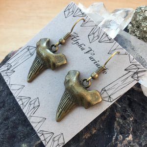 Shark tooth earrings - Earrings - AlphaVariable