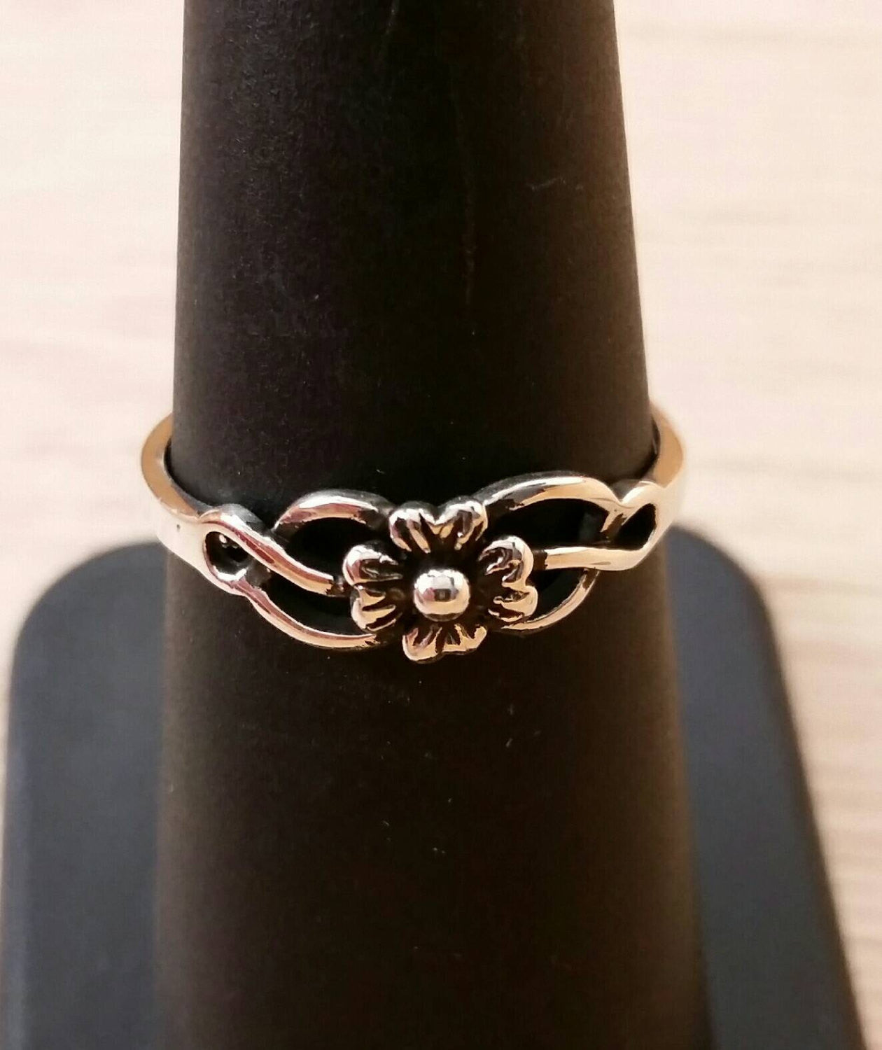 Flower Ring - Ring - AlphaVariable