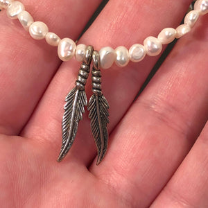 Pearl Bracelet with Feathers - Bracelet - AlphaVariable